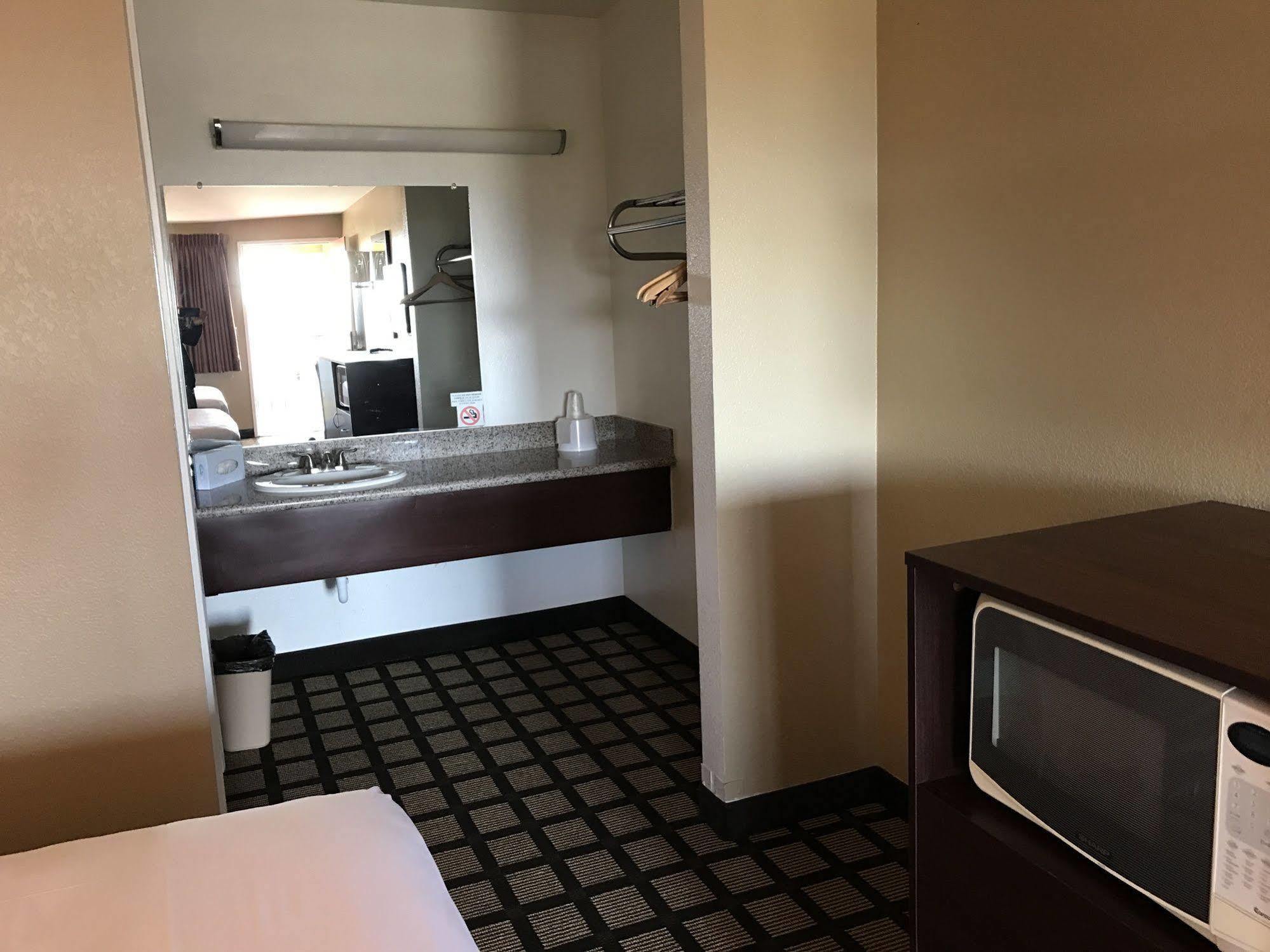 Travelers Inn - Phoenix Bagian luar foto